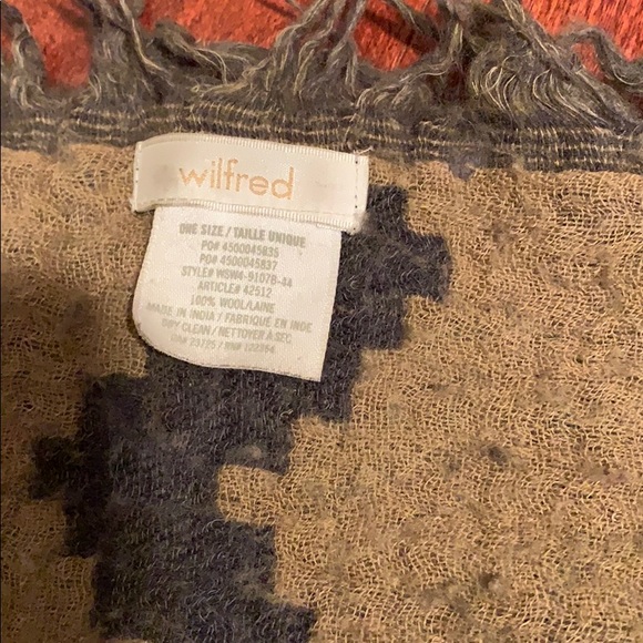 Wilfred Aritzia blanket scarf - Picture 2 of 5